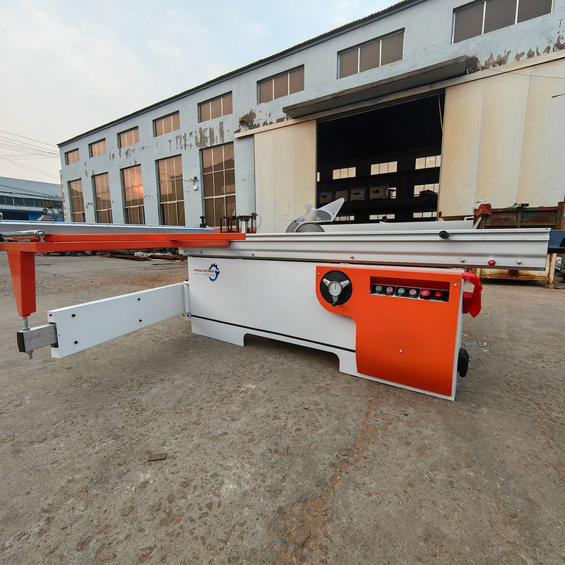Houtsnijmachine van 2300 mm met schuiftafelzaag en max.snijhoogte 80 mm