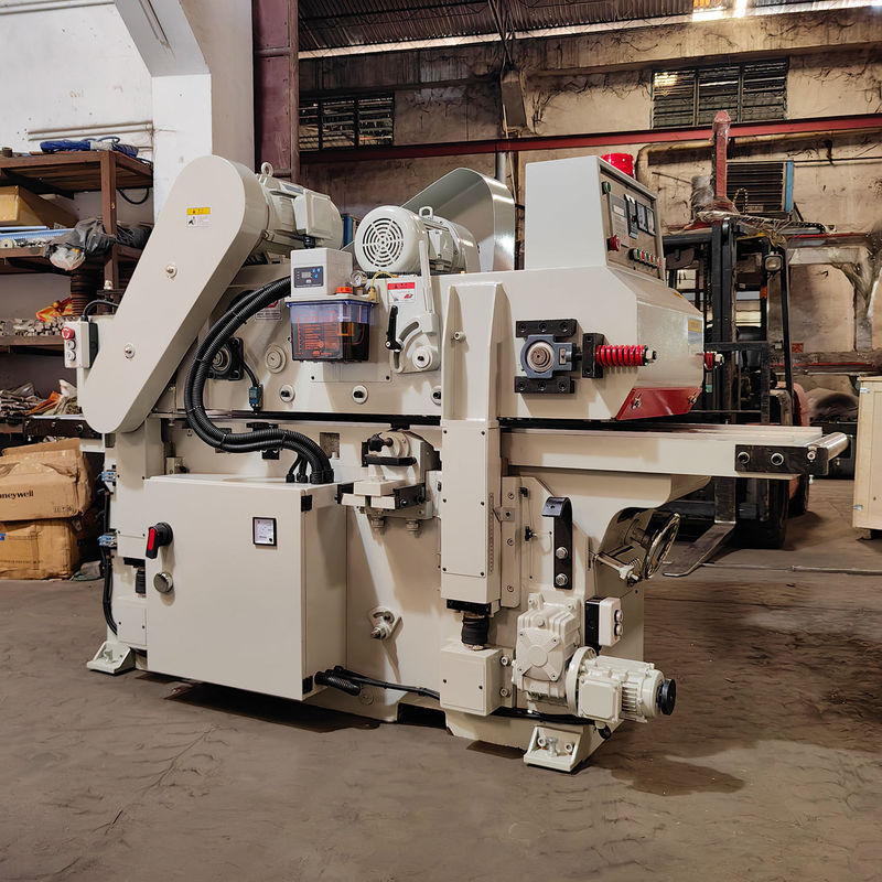 450 mm Max. Planeringsbreedte Dubbelzijdige planer voor houtbewerkingsapparatuur met hoge precisie