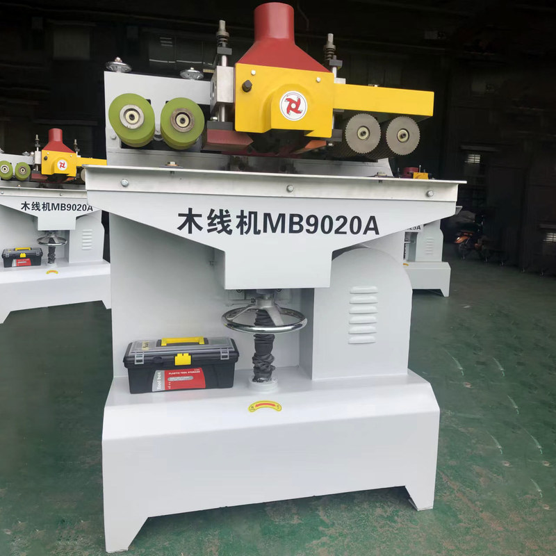 Houtlijnmachine voor de productie van decoratieve houten lijnen in de meubelindustrie